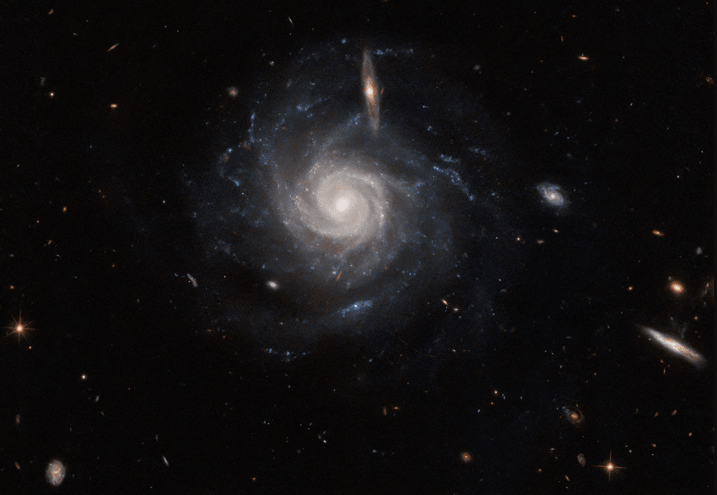 Hubble thu hút bởi Swirling Spiral