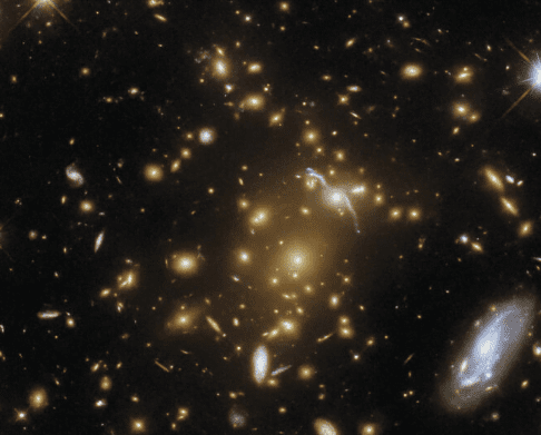 Hubble chụp một cụm thiên hà uốn cong ánh sáng